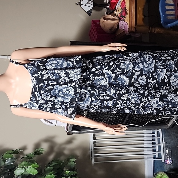 The Magic Of Stevie & Lindsay Black Floral Dress - Picture 1 of 9